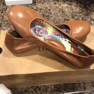 Born Julianne brown flats. New in box.